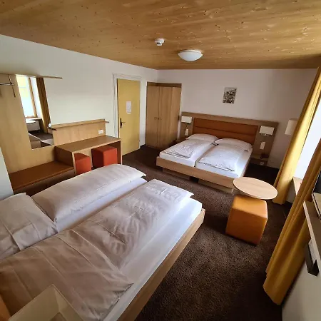 ホテル Staetzerhorn 3*