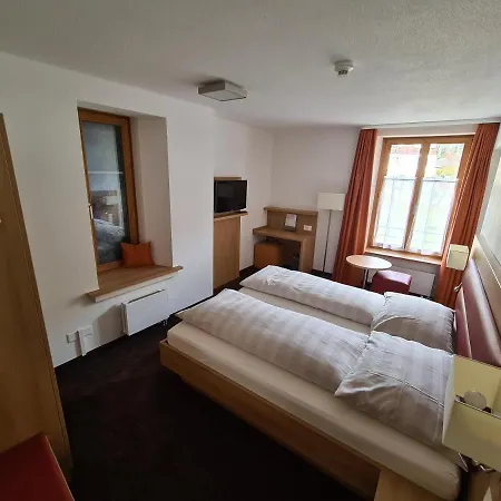 ホテル Staetzerhorn 3*