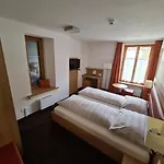 Hotel Staetzerhorn 3*