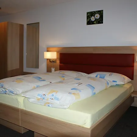 Hotel Staetzerhorn 3*
