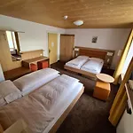 Ξενοδοχείο Staetzerhorn 3*